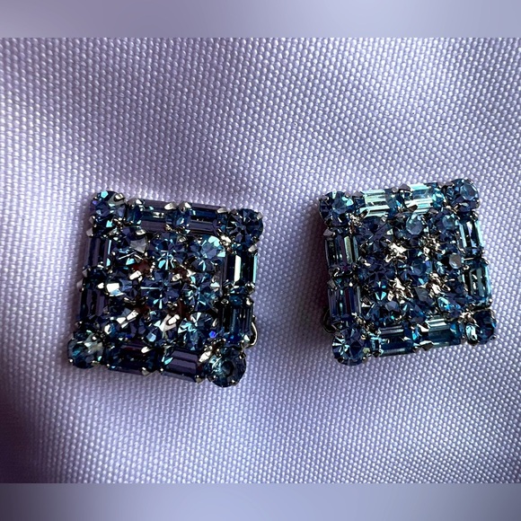 WEISS signed Vintage rare designer Weiss Square Light Blue Clip On Earrings - Picture 1 of 6